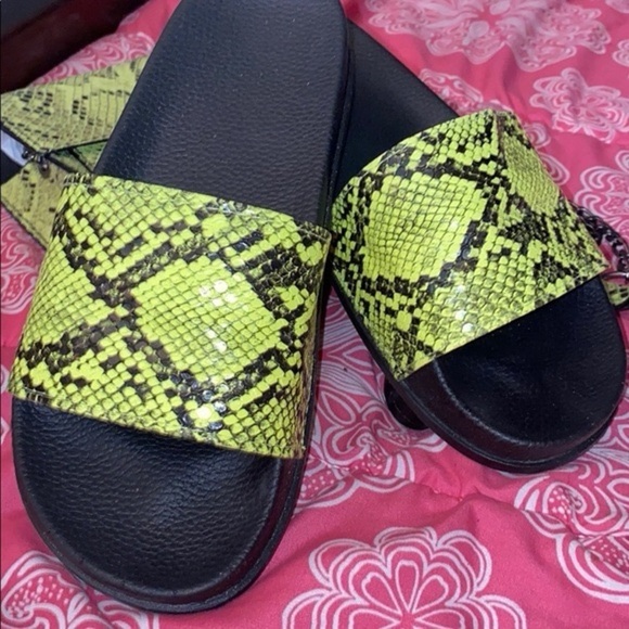 Envogue Shoes - EnVogue green snakeskin slide sandal